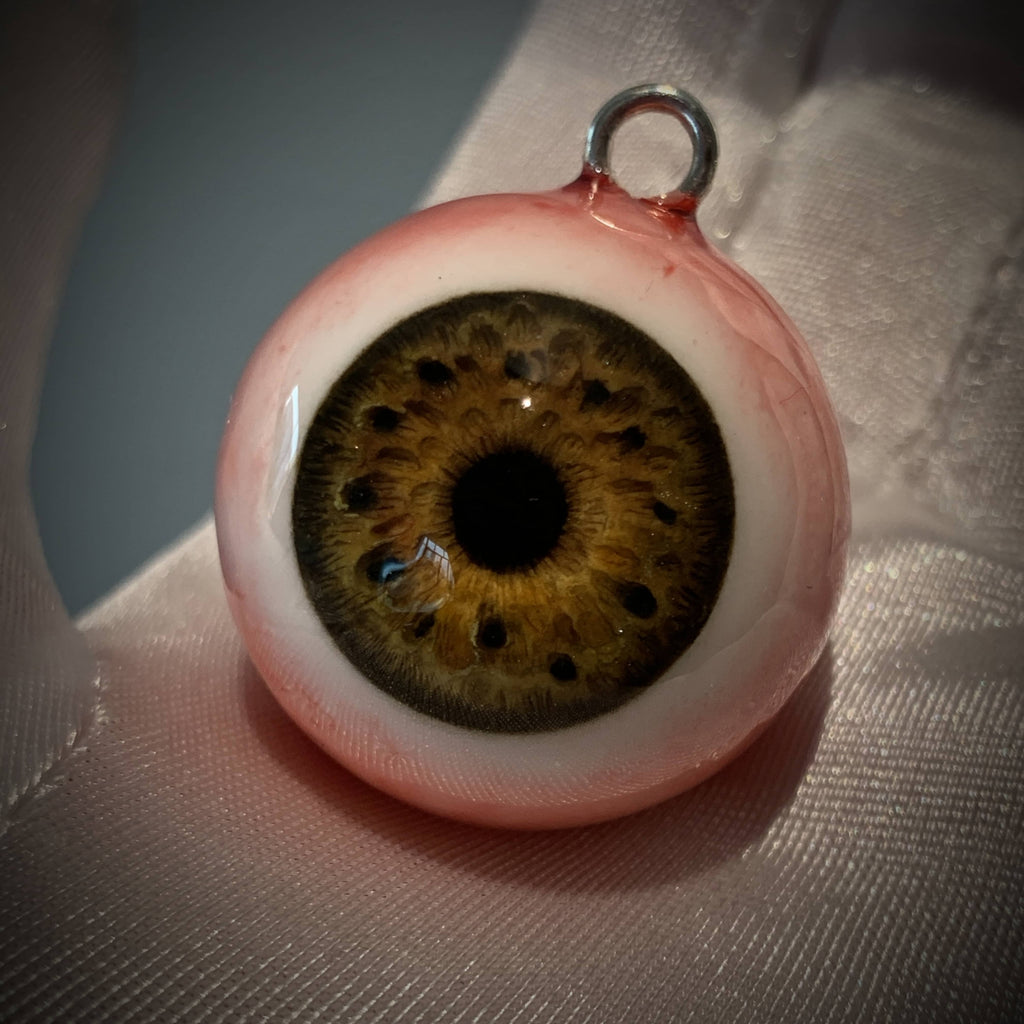 Brown Hazel Gaze Necklace