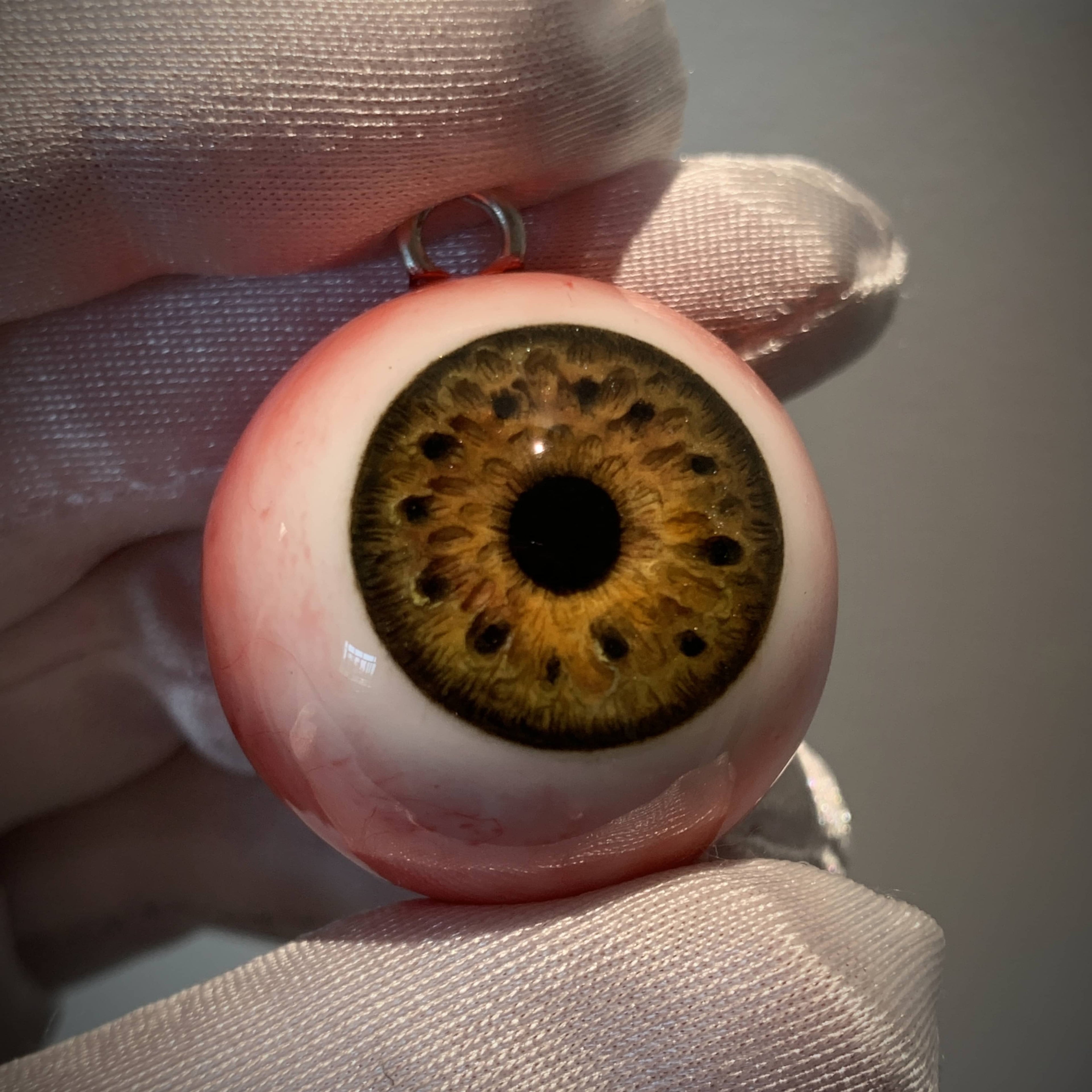 Brown Hazel Gaze Necklace
